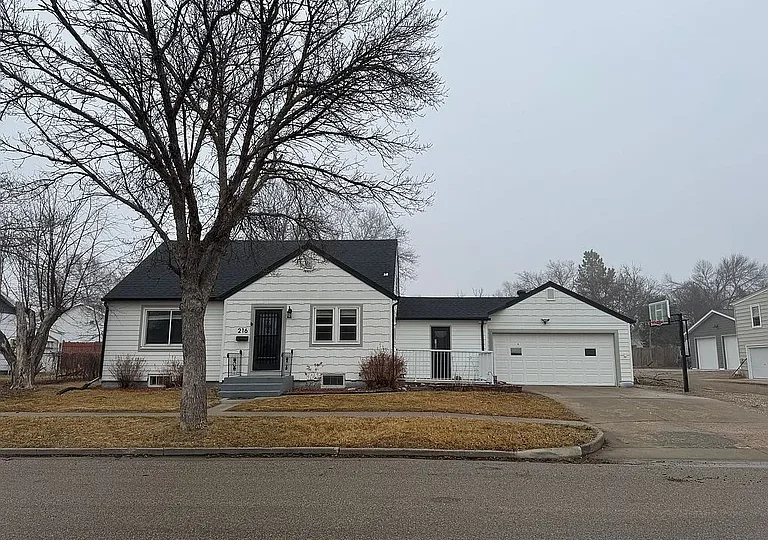 216 W 2nd exterior view