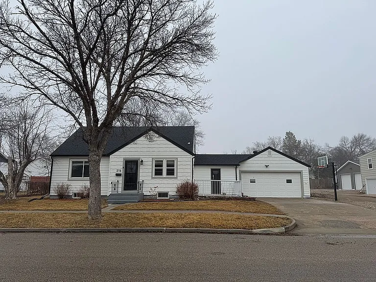 216 W 2nd exterior view